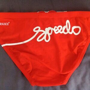 NWOT RARE RED SPEEDO WITH REAR SCRIPT LOGO SWIM BRIEF, SIZE 32"